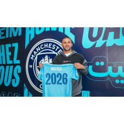 Kyle Walker renouvelle son contrat avec Manchester City, créant la gloire du Blue Moon